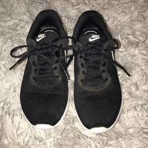 Black nike shoes